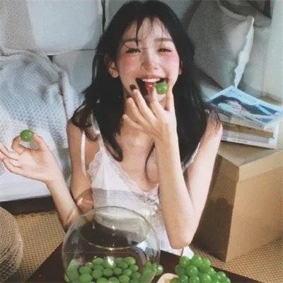 微笑的苹吉